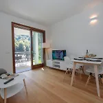 شقة Argegno Home *